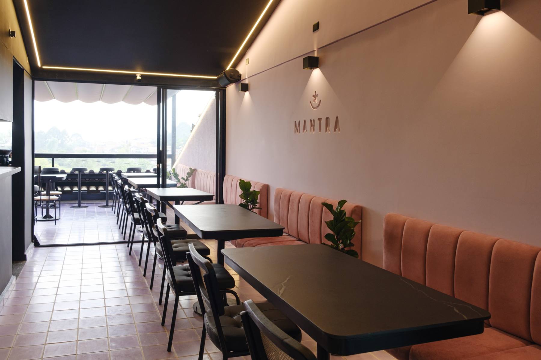 Mantra — Vista interior