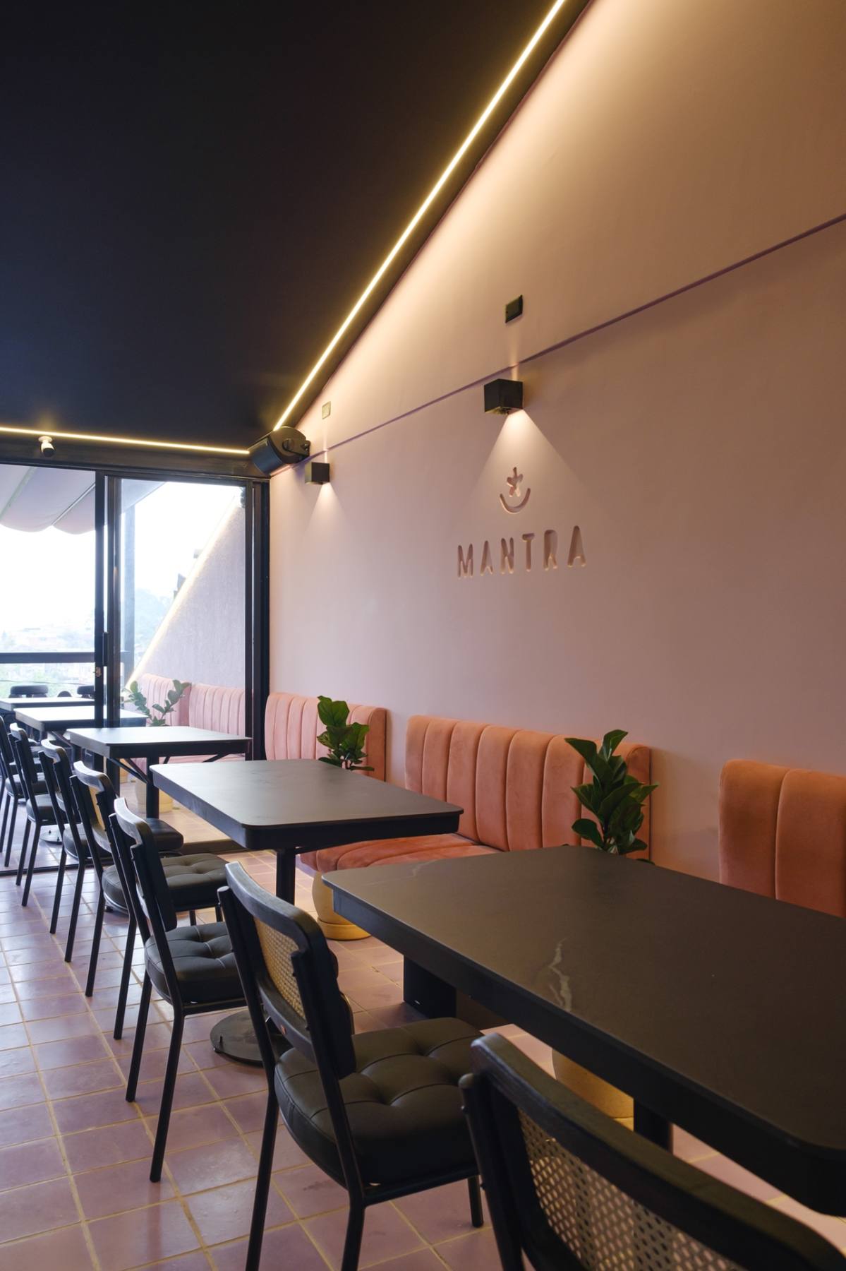 Mantra — Vista interior