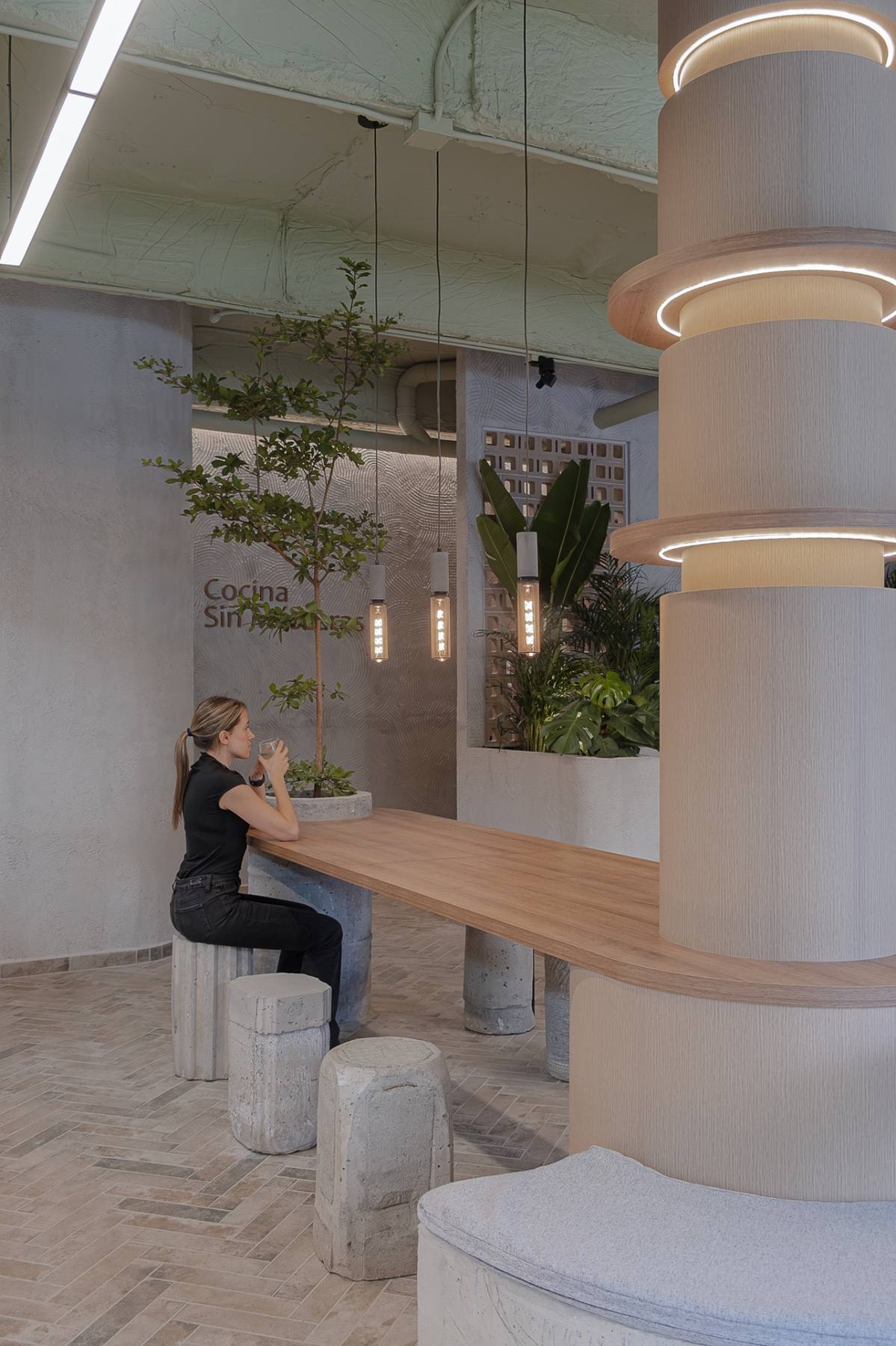 Bloom Garden — Columna